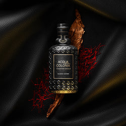 4711 Acqua Colonia Collection Absolue Majestic Leather liegt auf Leder, Saffran und Tabacblättern
