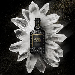 4711 Acqua Colonia Collection Absolue Vibrant Musk liegt auf Kristall