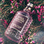 4711 Acqua Colonia Intense Floral Fields of Ireland liegt auf Blumenwiese